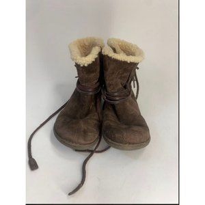 UGG Sz 8 Women's Brown Gaviota Short Fringe Boot with Split Tie